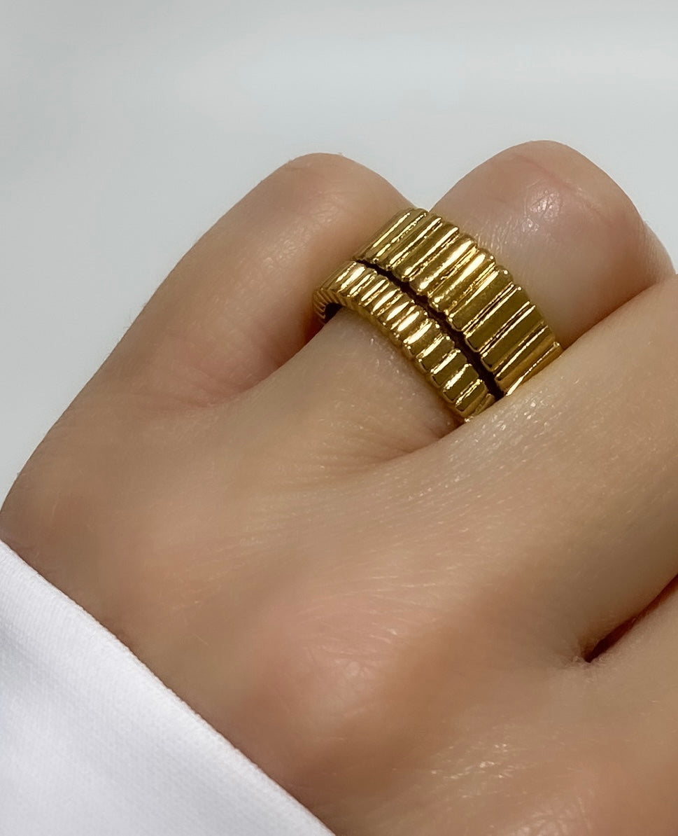 Ribbed Band Ring