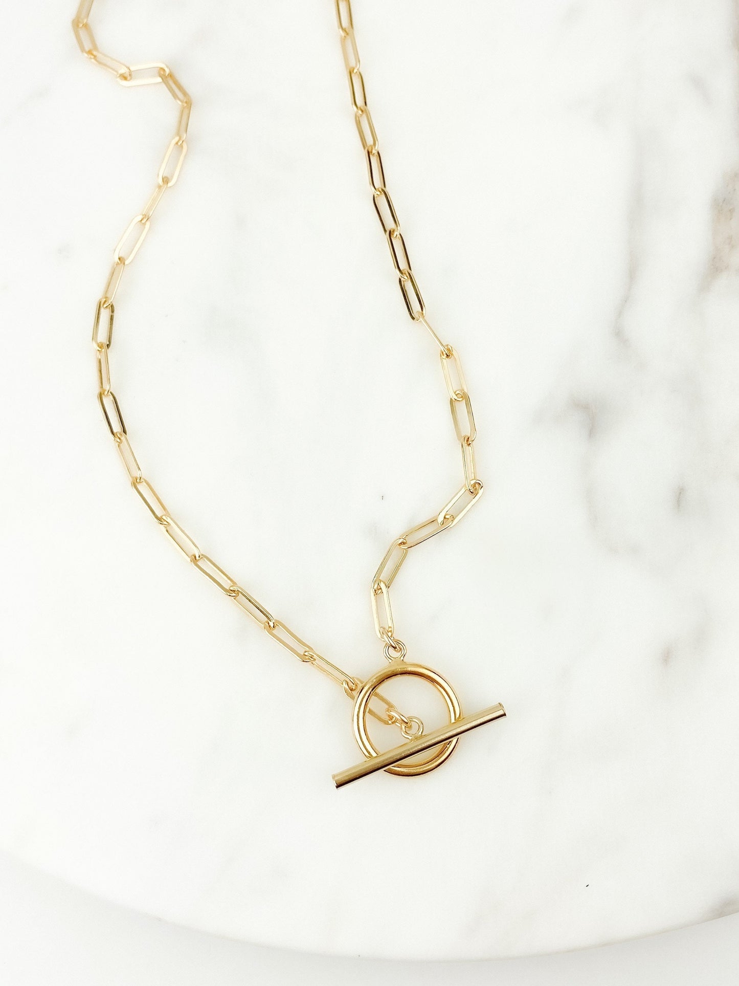 Paper clip toggle chain