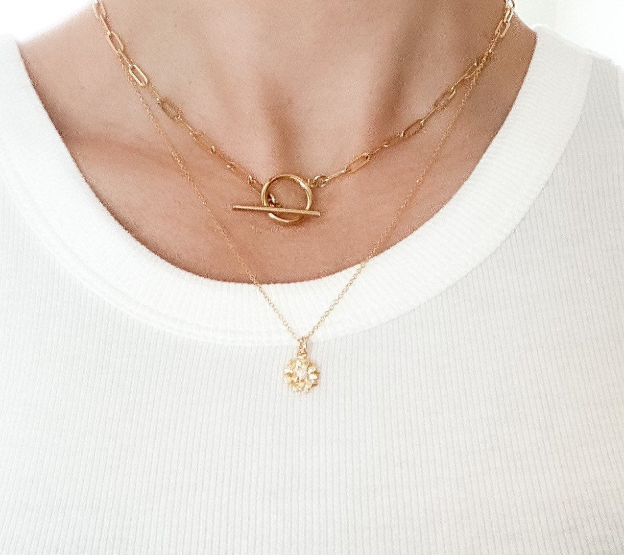 Paper clip toggle chain