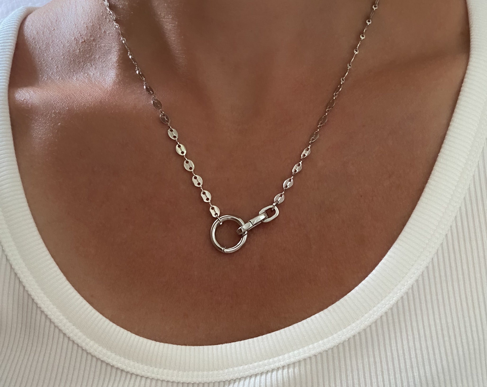 DETIALS &amp; MATERIAL:
•High Quality Rhodium Silver filled&nbsp;
•Openable Charm Ring Holder/Clasp
•4mm Mariner link detail Chain