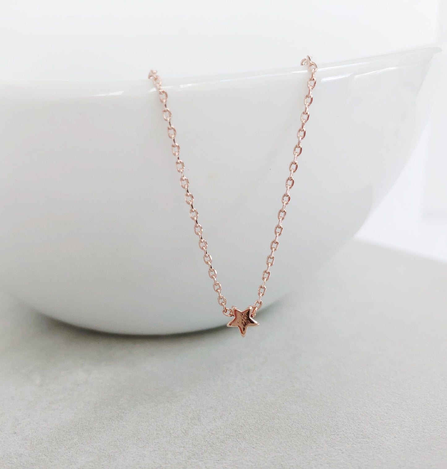 Tiny star necklace